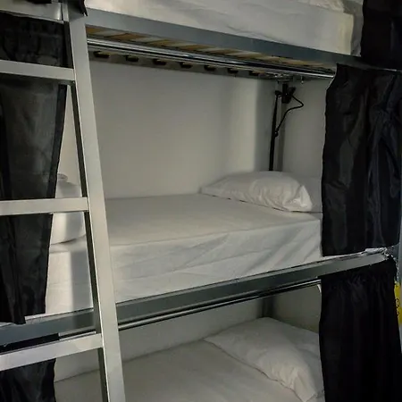 Suave Hostel *