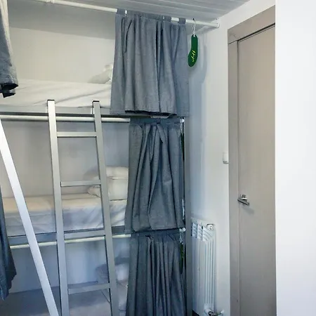Suave Hostel *